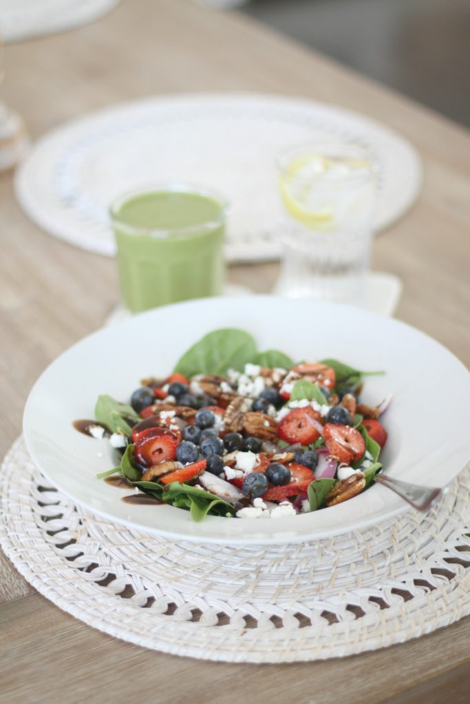 berry spinach salad