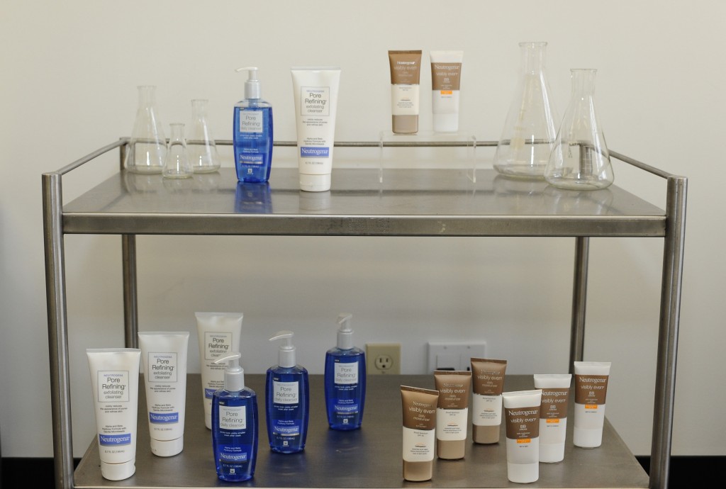 Neutrogena Lab Session-Lab- Neutrogena headquaters-latinas-Latinabloggers-Dr Janelle Vega-Hispanic - Pore Refining Cleanser 