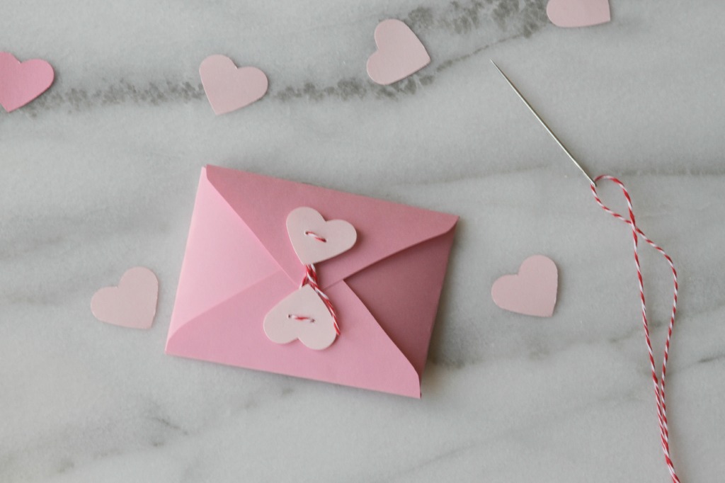 Valentine's Day DIY Heart Tag Envelopes 
