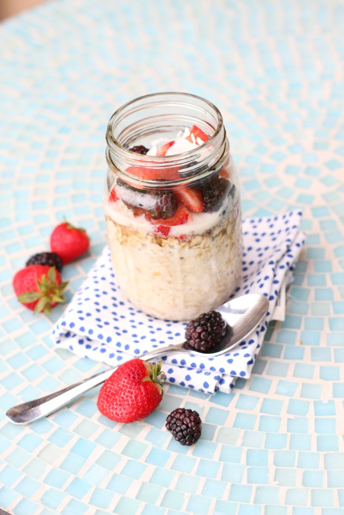Rolled-Oats-and-Berries-Mason-Jar